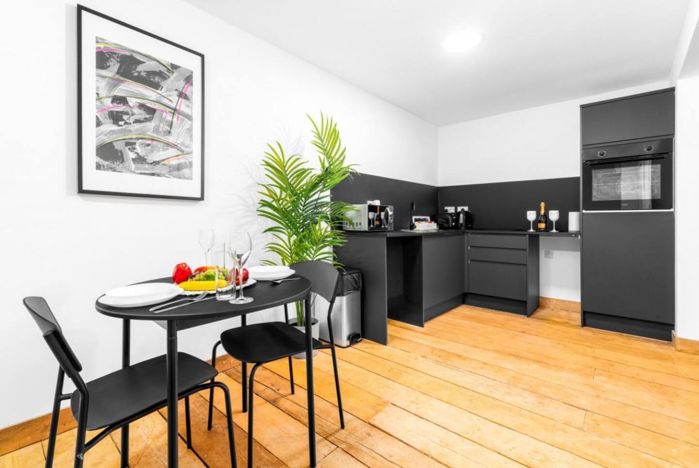 Loft Style Apartment - Near City Centre - Smart Tv- Wifi - Parking - Top Rated - 3Nt バーミンガム エクステリア 写真