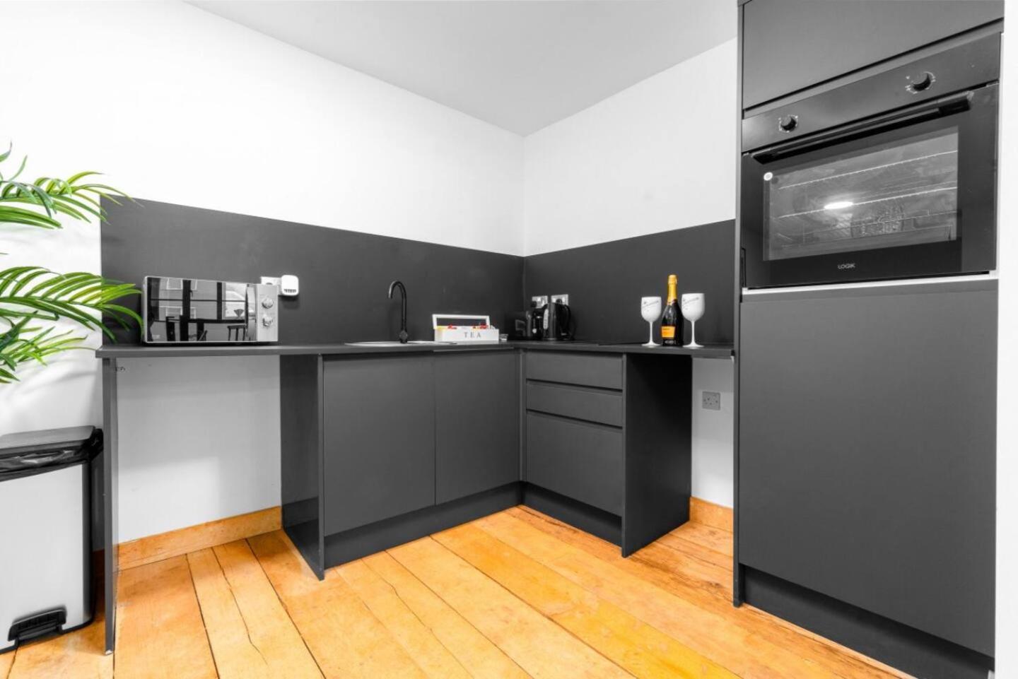 Loft Style Apartment - Near City Centre - Smart Tv- Wifi - Parking - Top Rated - 3Nt バーミンガム エクステリア 写真