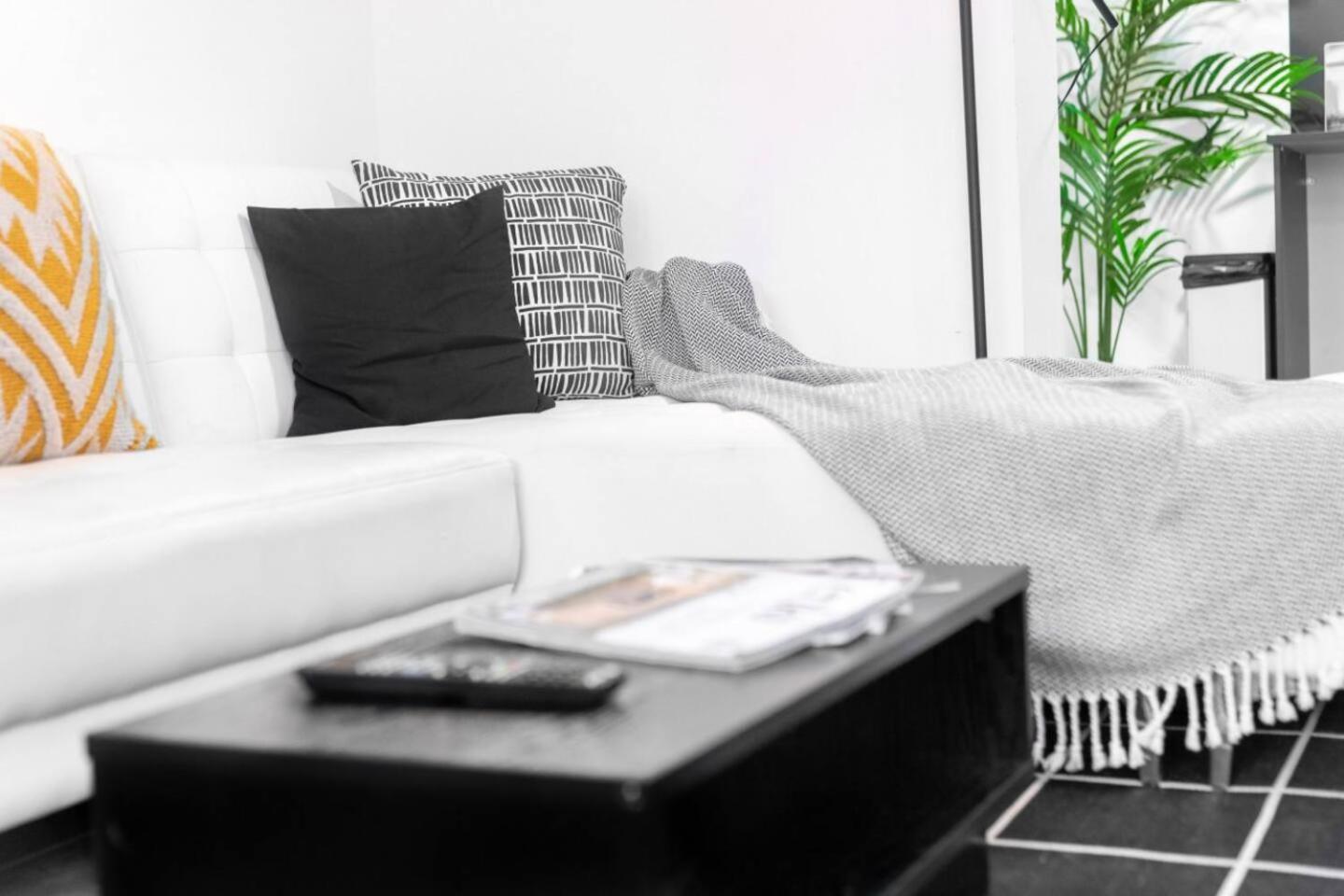 Loft Style Apartment - Near City Centre - Smart Tv- Wifi - Parking - Top Rated - 3Nt バーミンガム エクステリア 写真